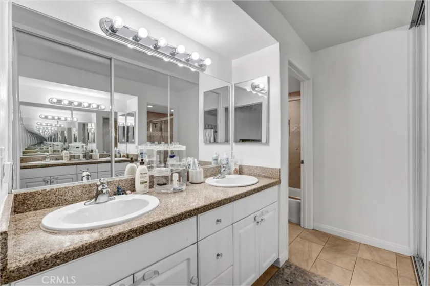 5500 Owensmouth Avenue #122 photo 21