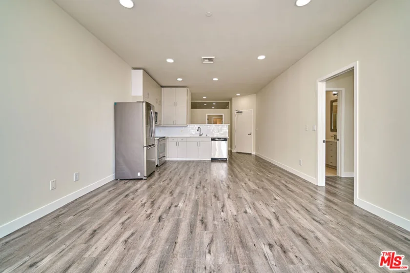 3810 Wilshire Boulevard #1001 photo 17