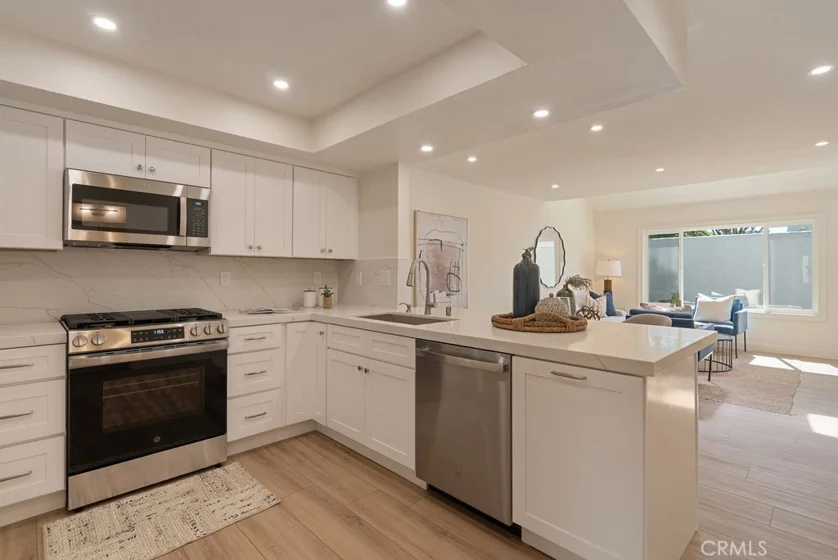 18644 Applewood photo 10