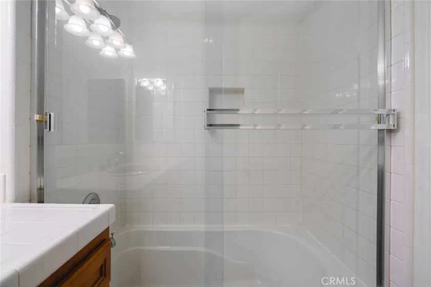 127 Jadestone photo 40