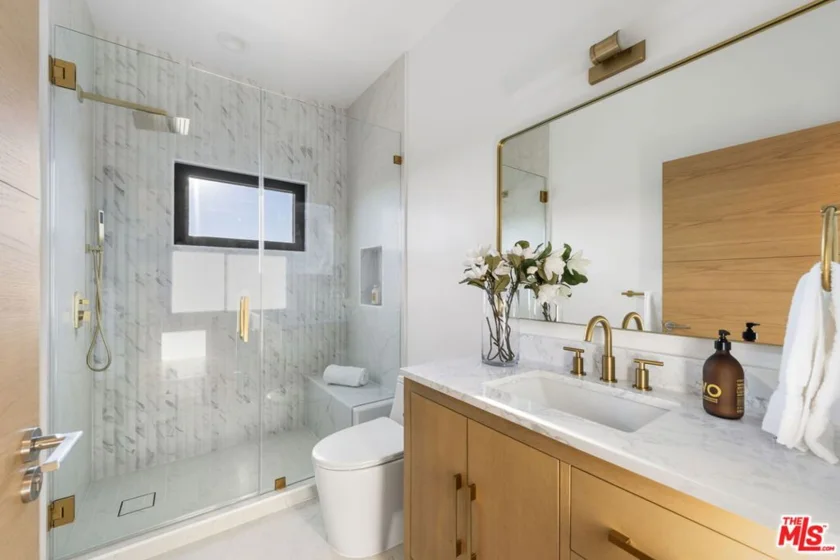 11923 Gorham Avenue #102 photo 38