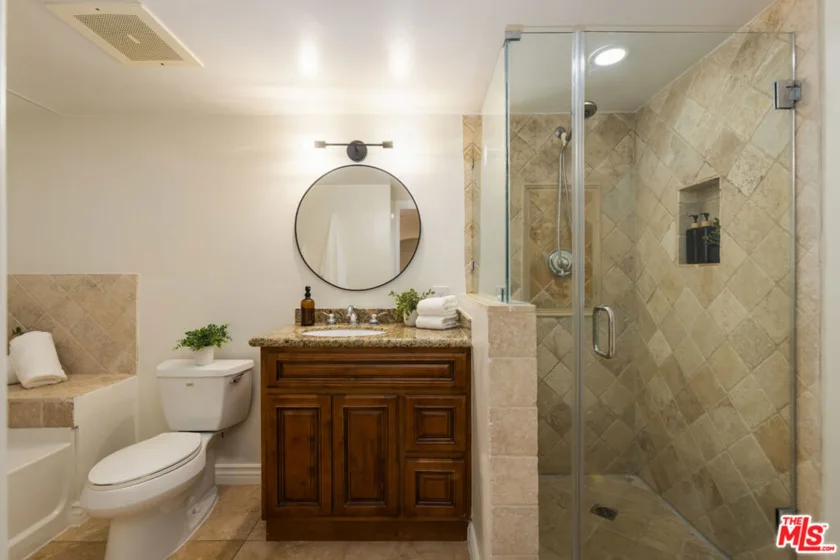 4733 Elmwood Avenue #102 photo 23