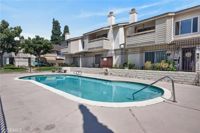 1725 Melrose #28 photo 32