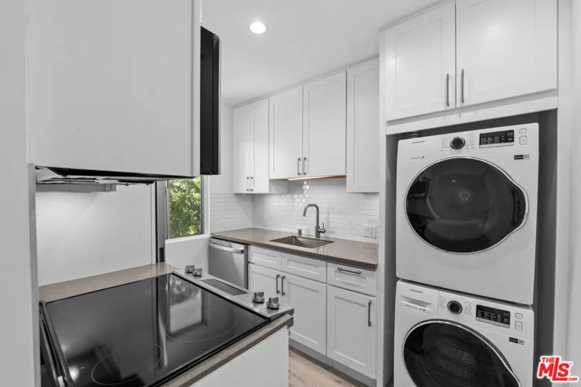 960 Larrabee Street #328 photo 14