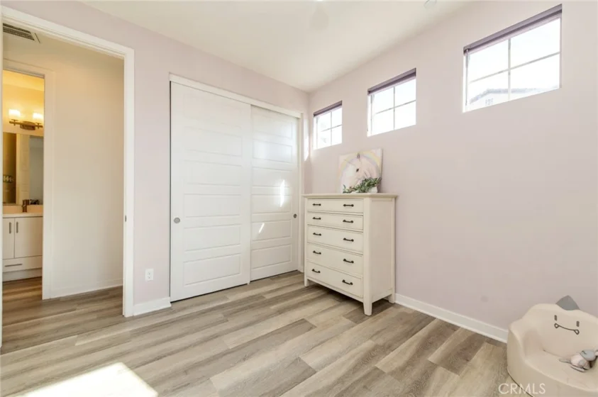 192 Finch photo 41