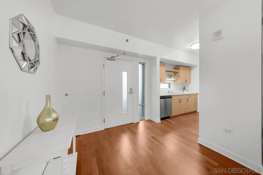 425 W Beech #327 photo 7