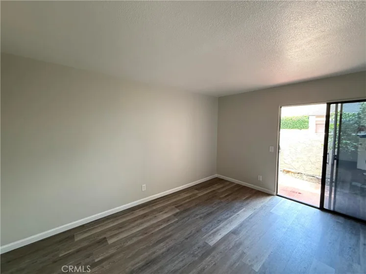 2055 Earl Glen photo 26