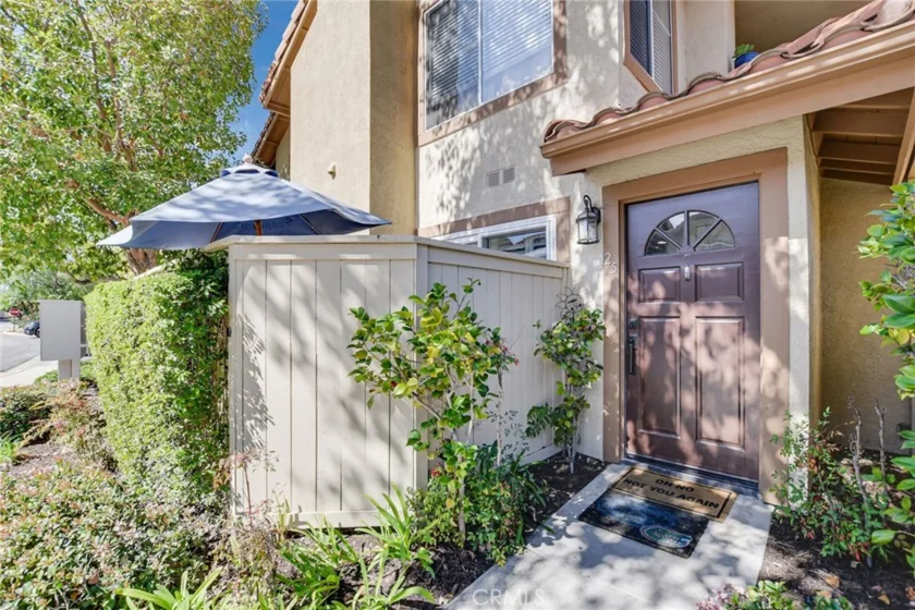 25 Vista Colinas photo 1