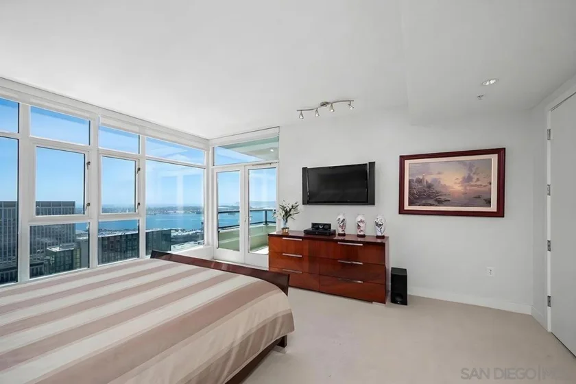 1205 Pacific Hwy #3101 photo 35