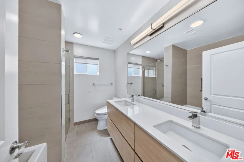 820 S Wilton Place #201 photo 10