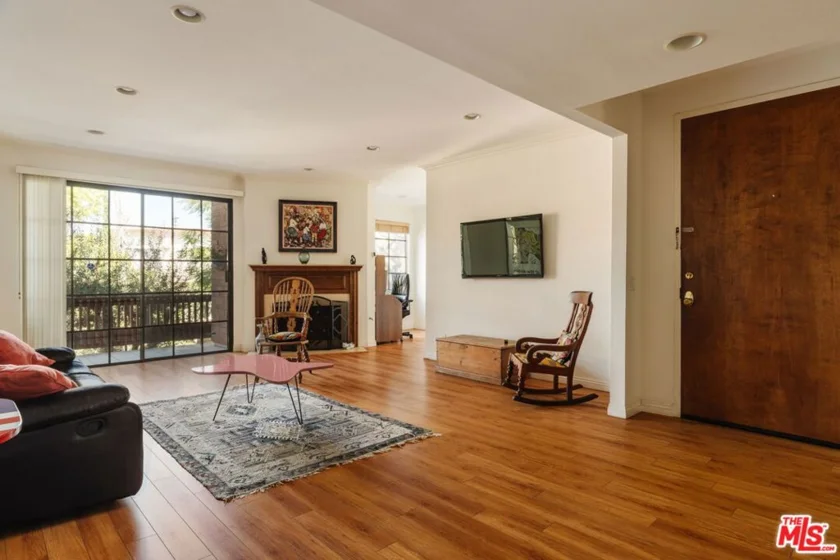 10336 Almayo Avenue #302 photo 2