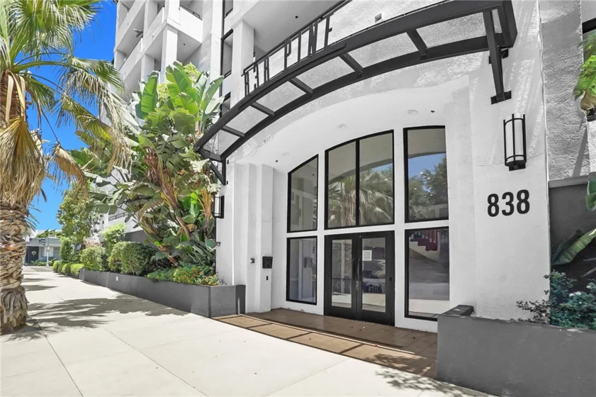 838 Pine Avenue #408 photo 2