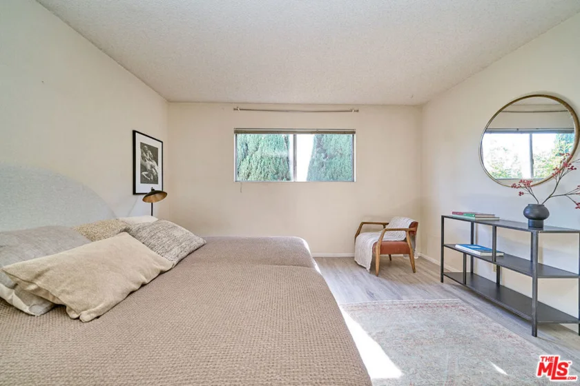 5437 Corteen Place #212 photo 3