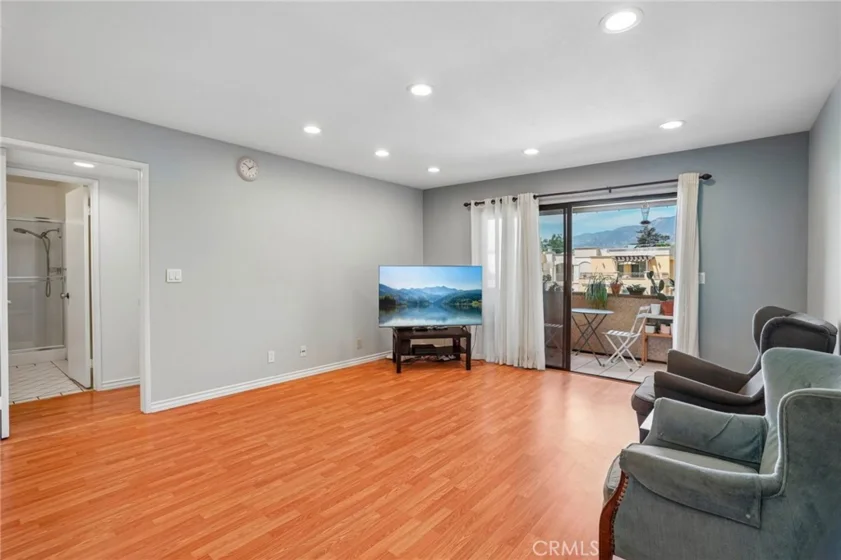 460 Salem #17 photo 3
