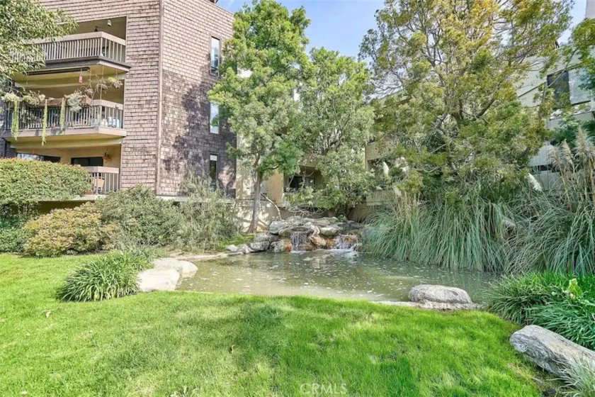950 N Kings Road #45 photo 30