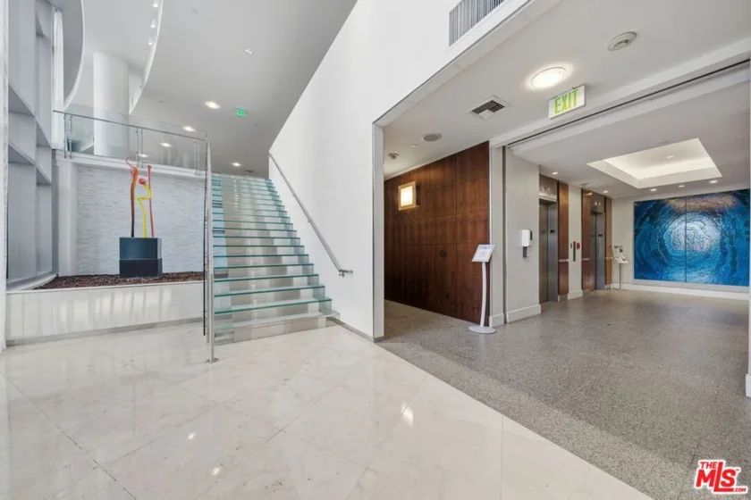 13700 Marina Pointe Drive #1526 photo 9