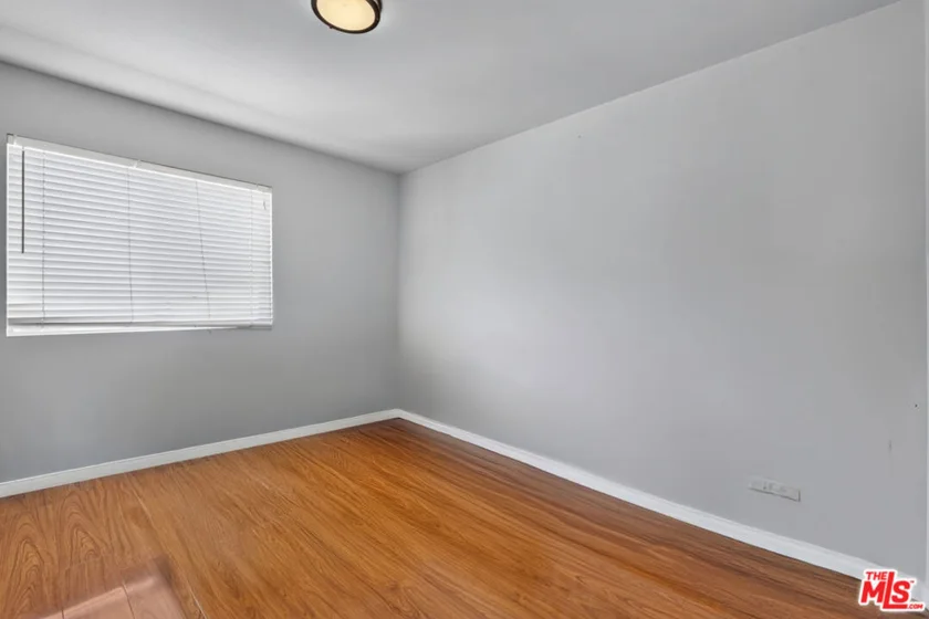 14618 Gilmore Street #4 photo 4