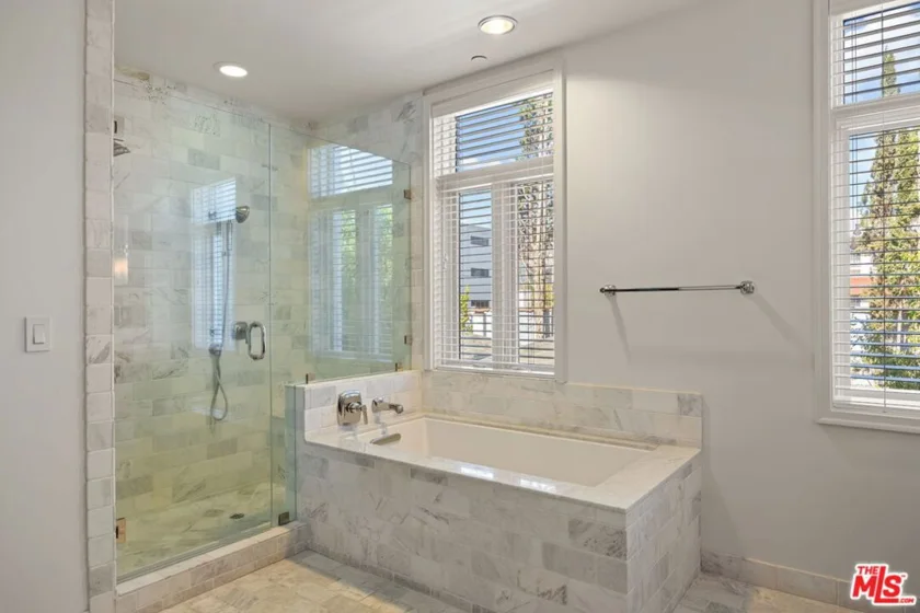 447 N Doheny Drive #305 photo 9