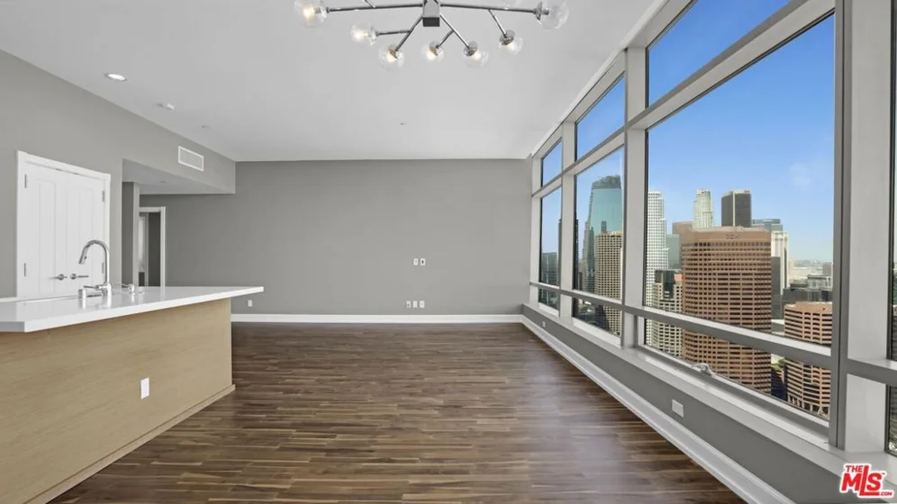 900 W Olympic Boulevard #39C photo 3