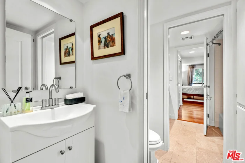 851 N Kings Road #102 photo 20
