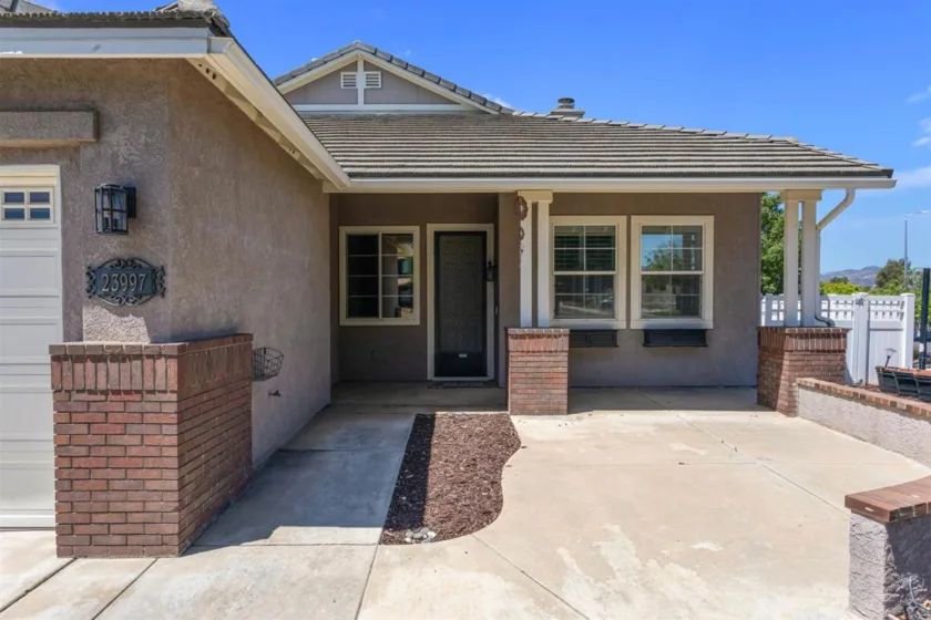 23997 Orleans Lane photo 4