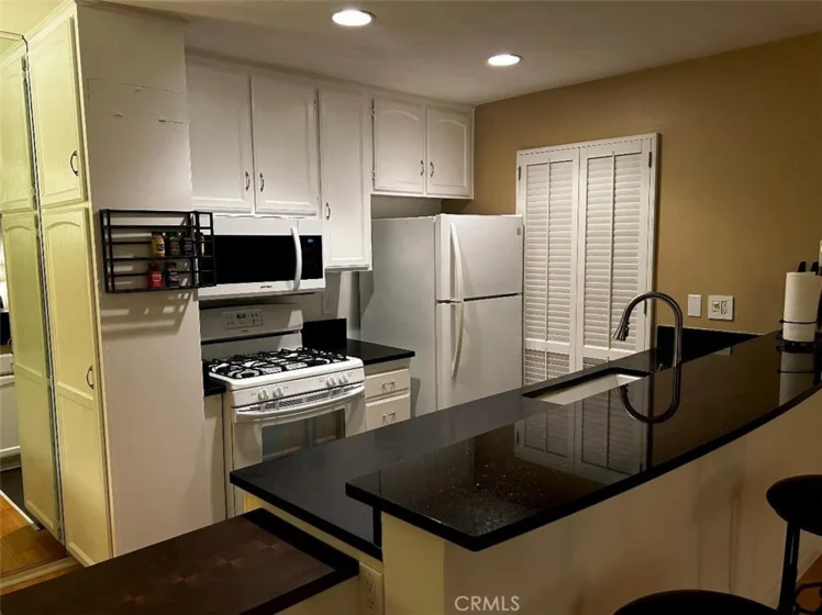 2867 S Fairview #F photo 18