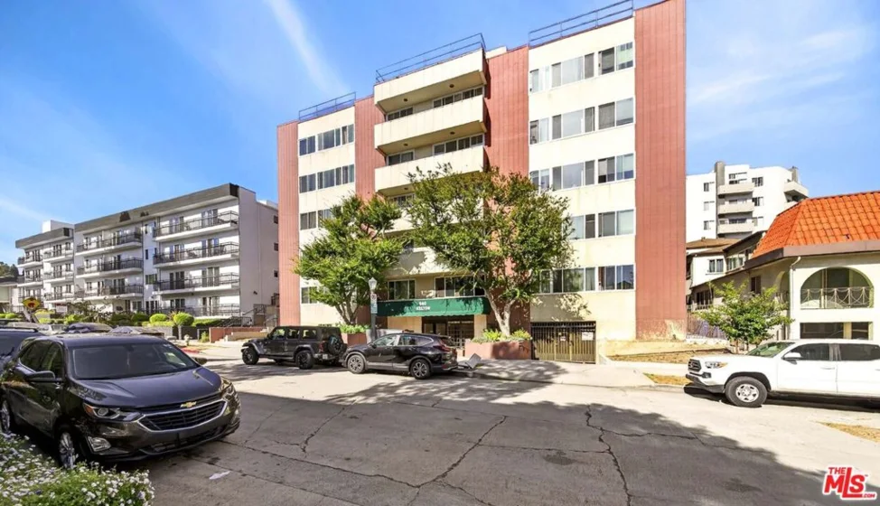 540 Kelton Avenue #402 photo 27