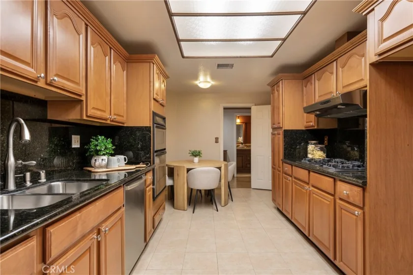 4444 Wilshire #102 photo 10
