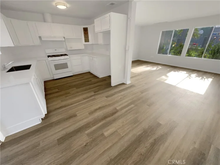 700 W La Veta photo 1