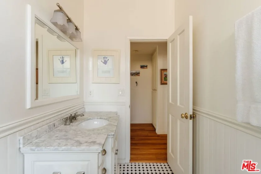 10336 Almayo Avenue #302 photo 27