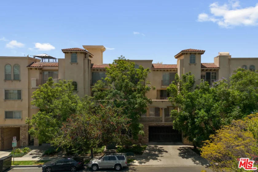 837 N Hudson Avenue #402 photo 19