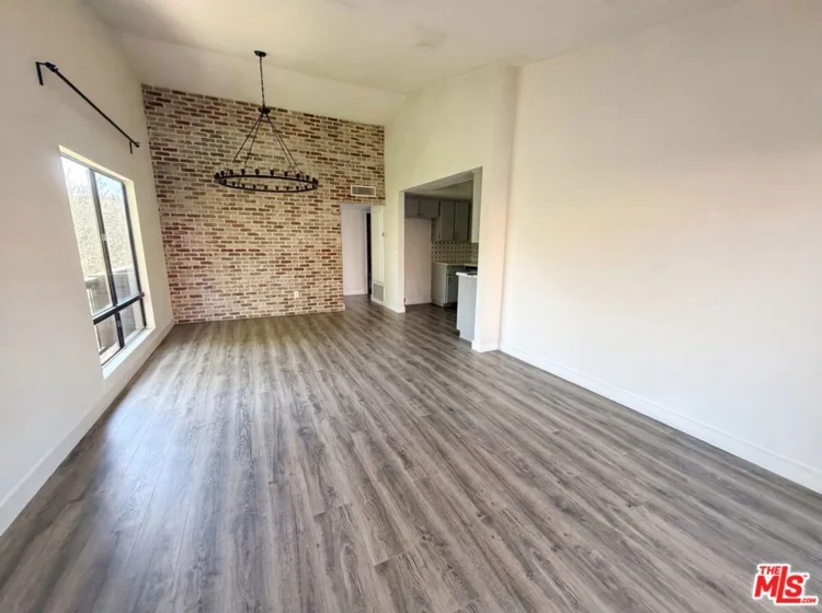 7300 Corbin Avenue #M photo 3