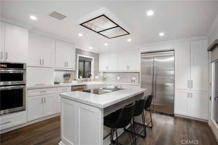 5227 N Marina Pacifica photo 4