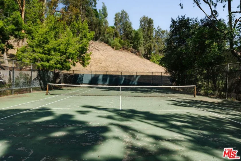 22125 Burbank Boulevard #7 photo 26