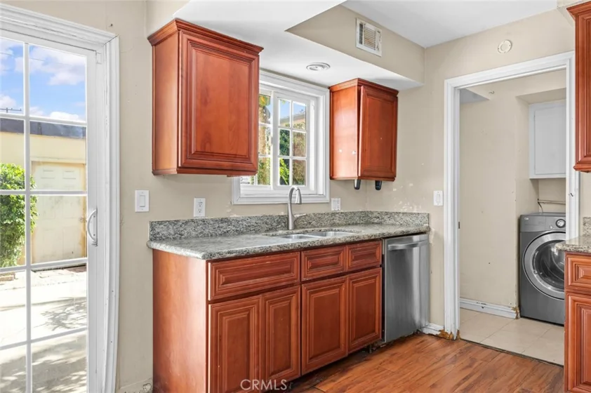 1804 W Glenoaks Avenue photo 34