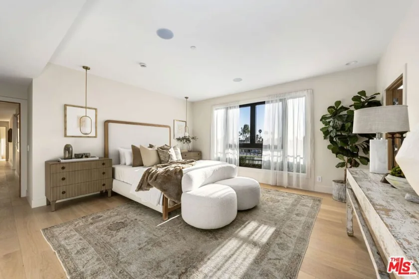 11923 Gorham Avenue #102 photo 23