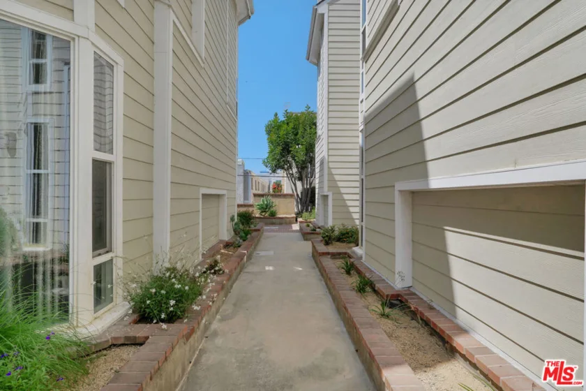 1717 Stoner Avenue #105 photo 45