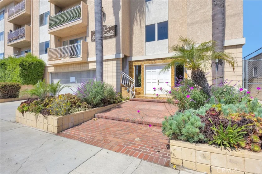 1311 S Grand #10 photo 2