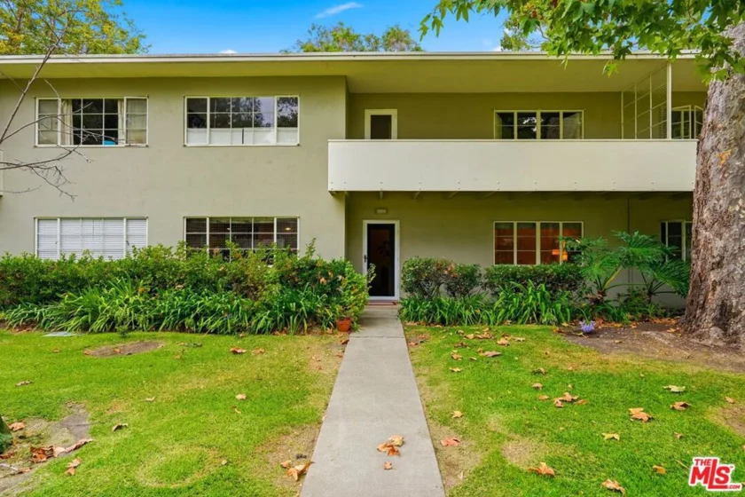 5327 Village photo 7