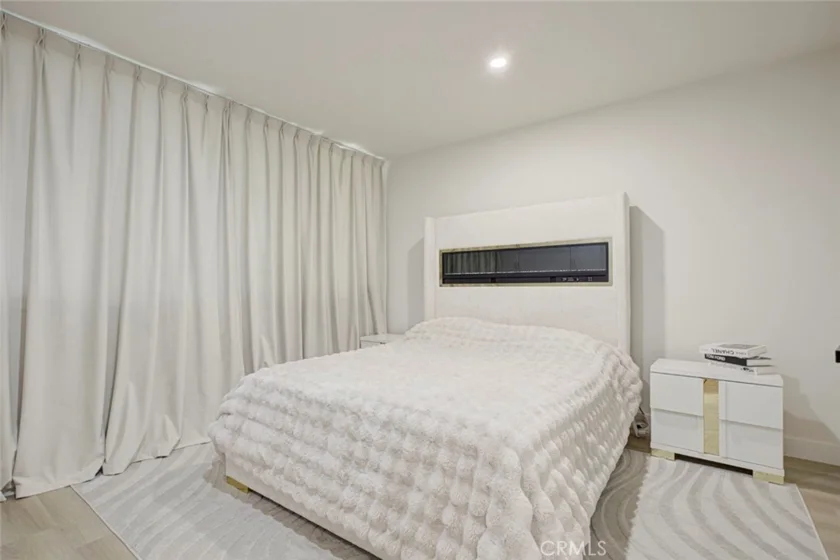 5411 Tyrone Avenue #203 photo 18