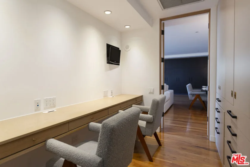 10660 Wilshire Boulevard #1207 photo 21
