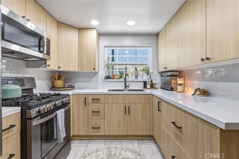 8927 Cedros #14 photo 11