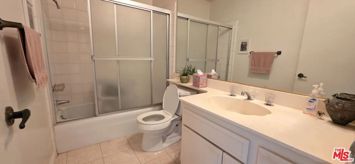 17707 Magnolia Boulevard photo 22