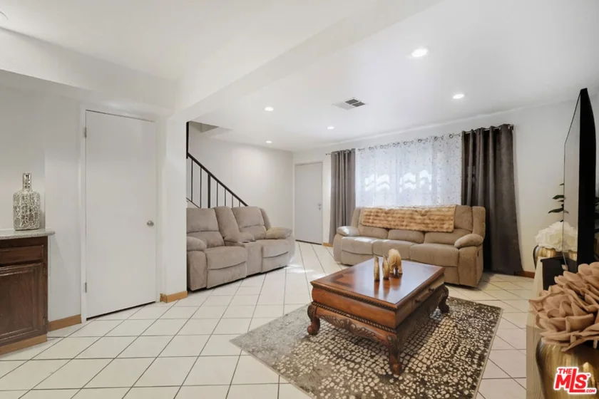 7422 Hazeltine Avenue #3 photo 5