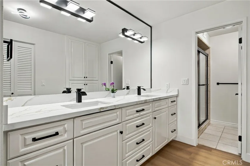 17140 Burbank #207 photo 19