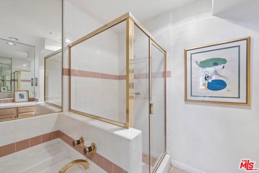 5224 Zelzah Avenue #209 photo 14