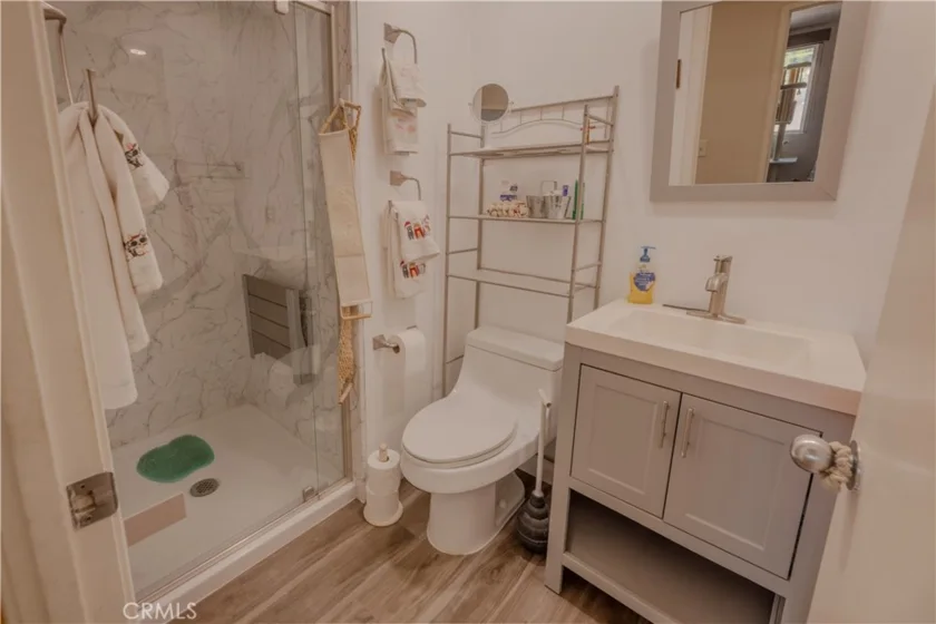 579 Parkview photo 11
