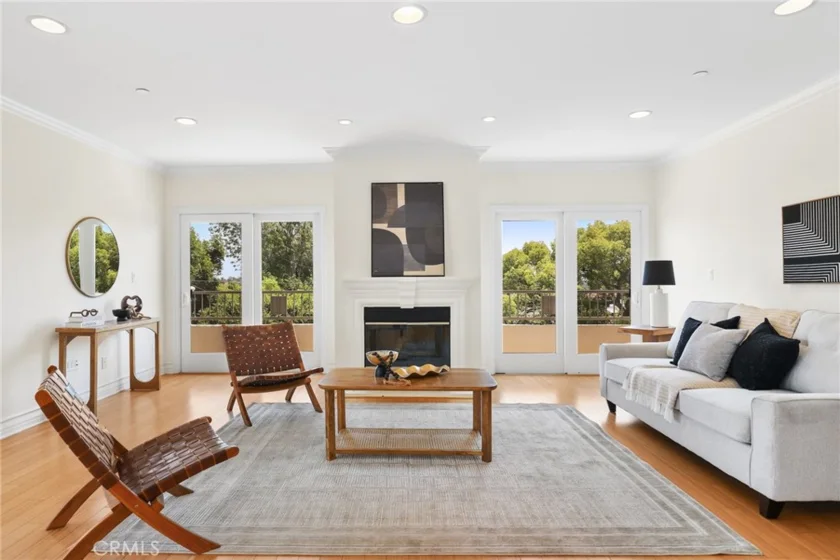 1838 Westholme Avenue #301 photo 1