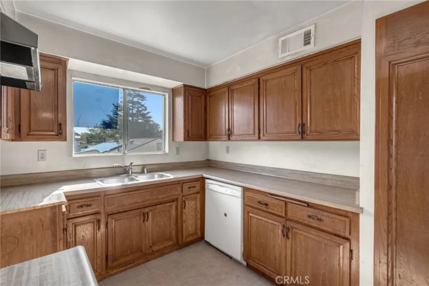 6438 Hazeltine Avenue #6 photo 11