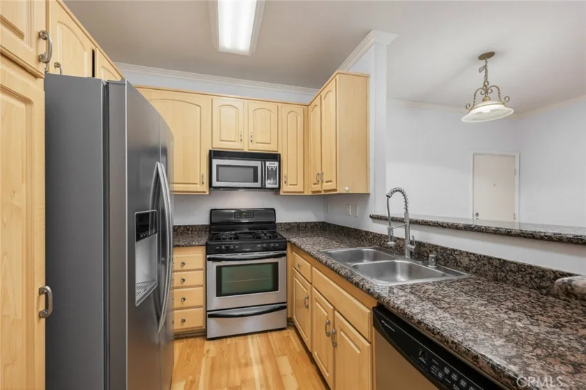 300 N El Molino Avenue #308 photo 8